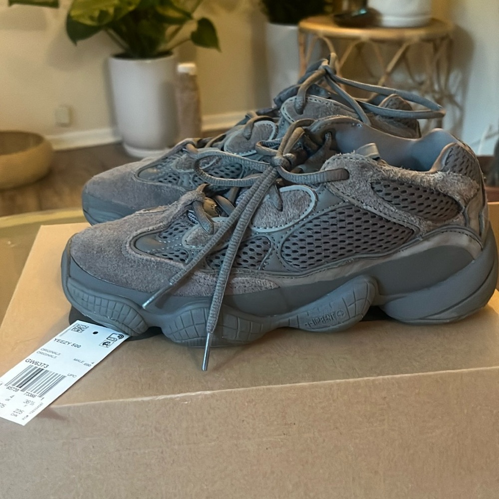 Yeezy 500 size 4 1/2